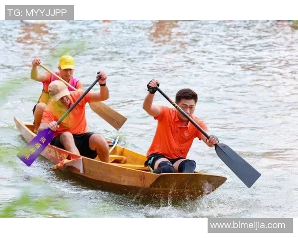 香港足球明星热情参与传统活动共庆端午节划龙舟展现团结精神与运动魅力